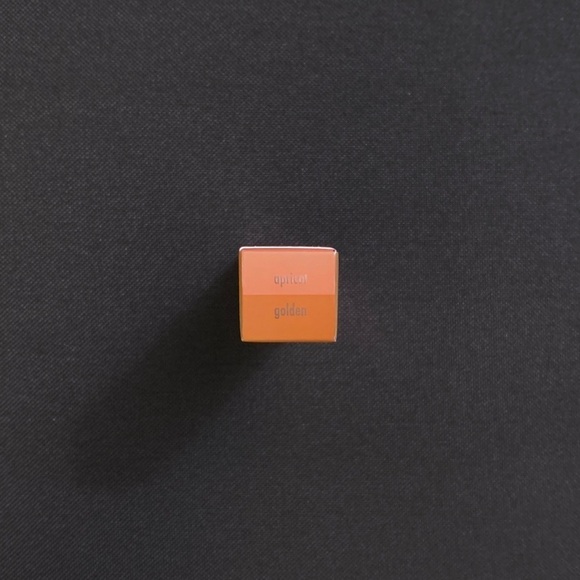 STILA Hydro-Blur Blush & Bronze Cheek Duo Cream Stick — Apricot & Golden - Picture 3 of 4